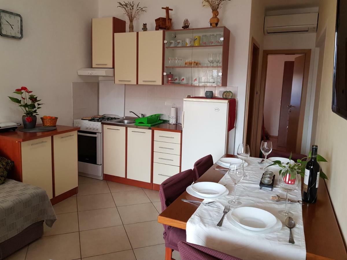 Apartments Davor Umag Eksteriør billede